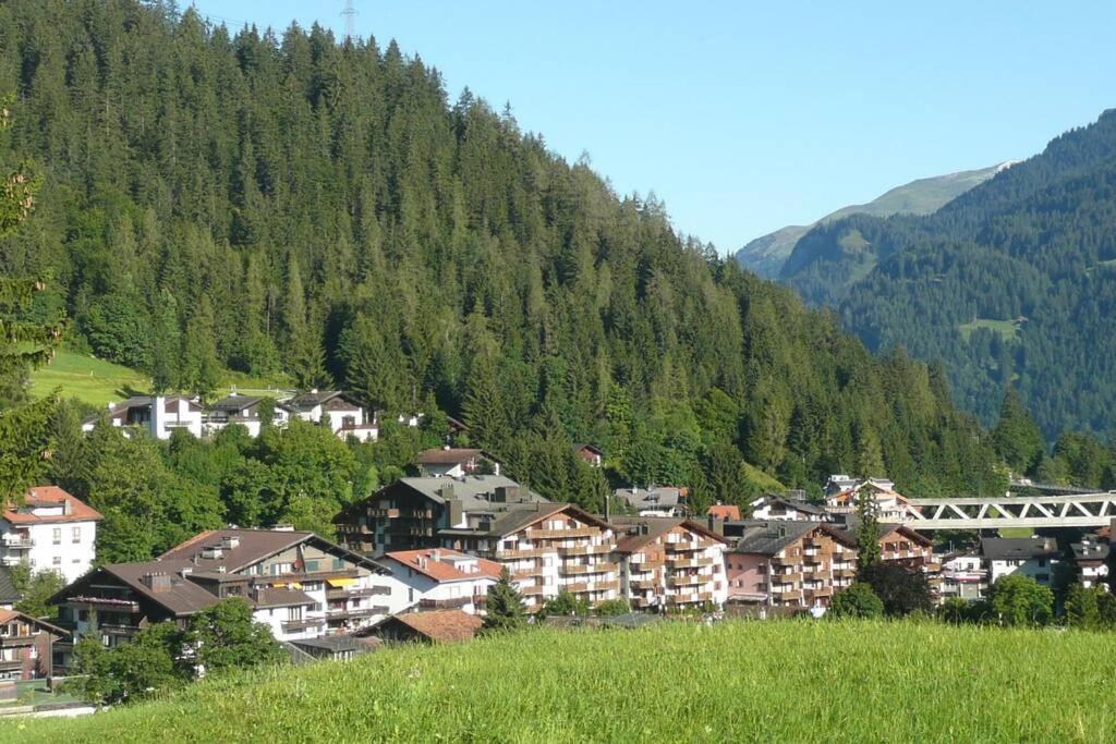 Appartement In Hus Signal Met Prachtig Uitzicht Op De Bergen Klosters-Serneus Exterior foto